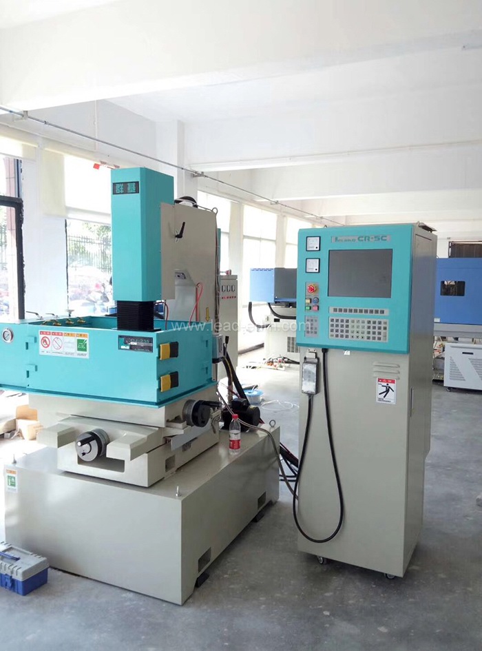 群基火花機新機安裝調(diào)試3