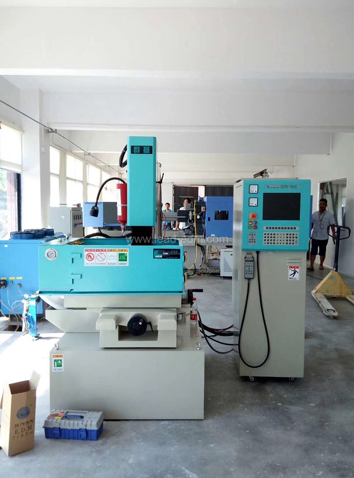 群基火花機新機安裝調(diào)試4